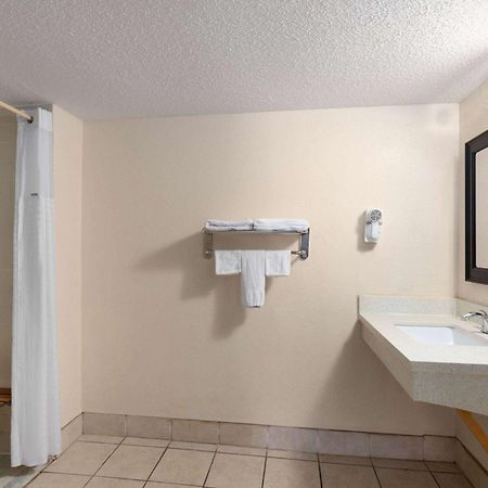 Super 8 By Wyndham Fort Mitchell Cincinnati Area Exteriör bild