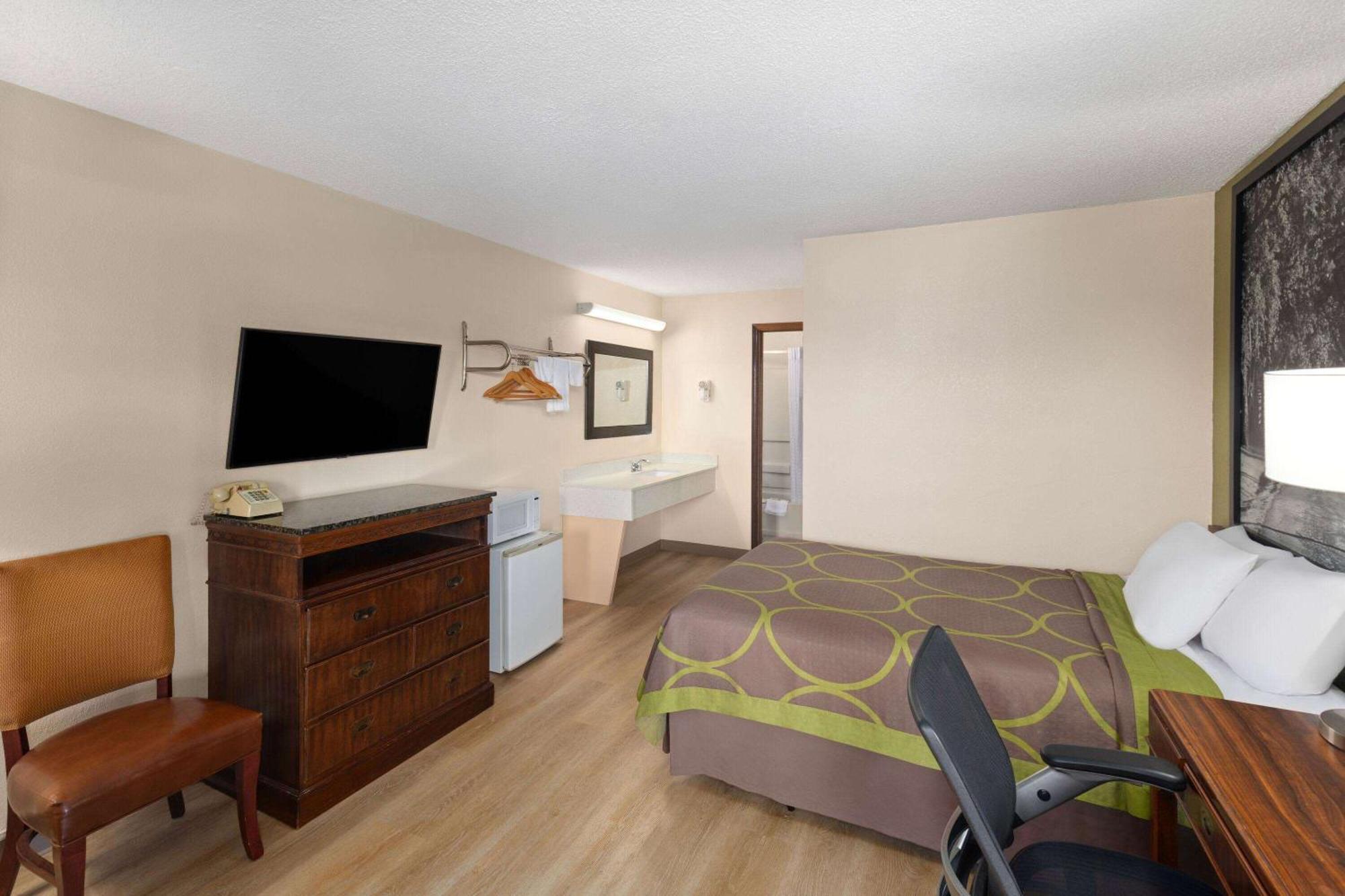 Super 8 By Wyndham Fort Mitchell Cincinnati Area Exteriör bild