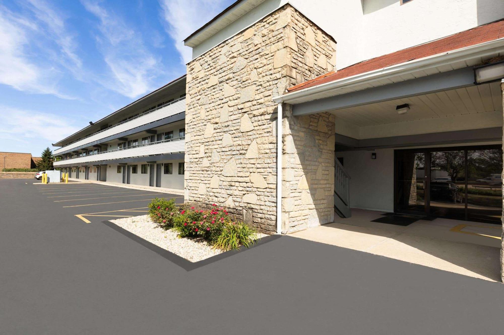 Super 8 By Wyndham Fort Mitchell Cincinnati Area Exteriör bild