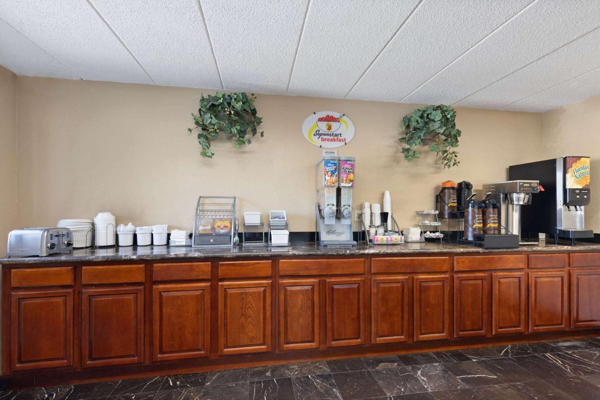 Super 8 By Wyndham Fort Mitchell Cincinnati Area Exteriör bild