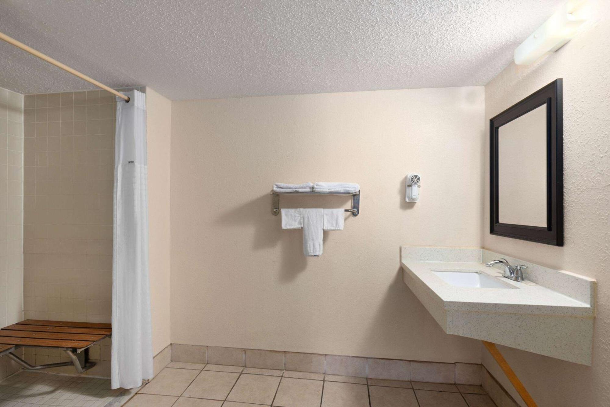 Super 8 By Wyndham Fort Mitchell Cincinnati Area Exteriör bild